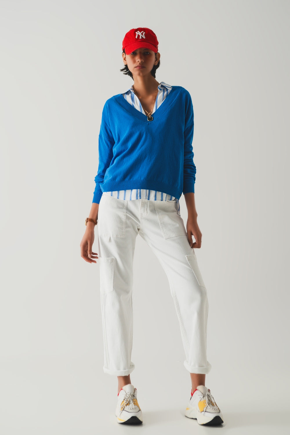 v neck fine knit sweater in blue