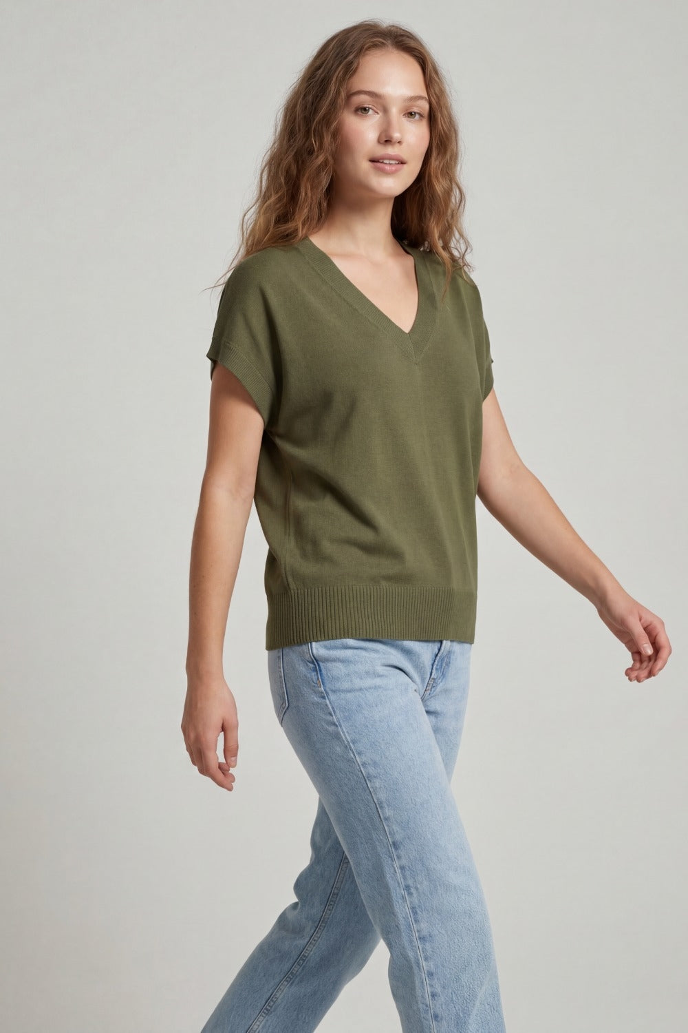 V-Neck fine Knit sweater in khaki color
