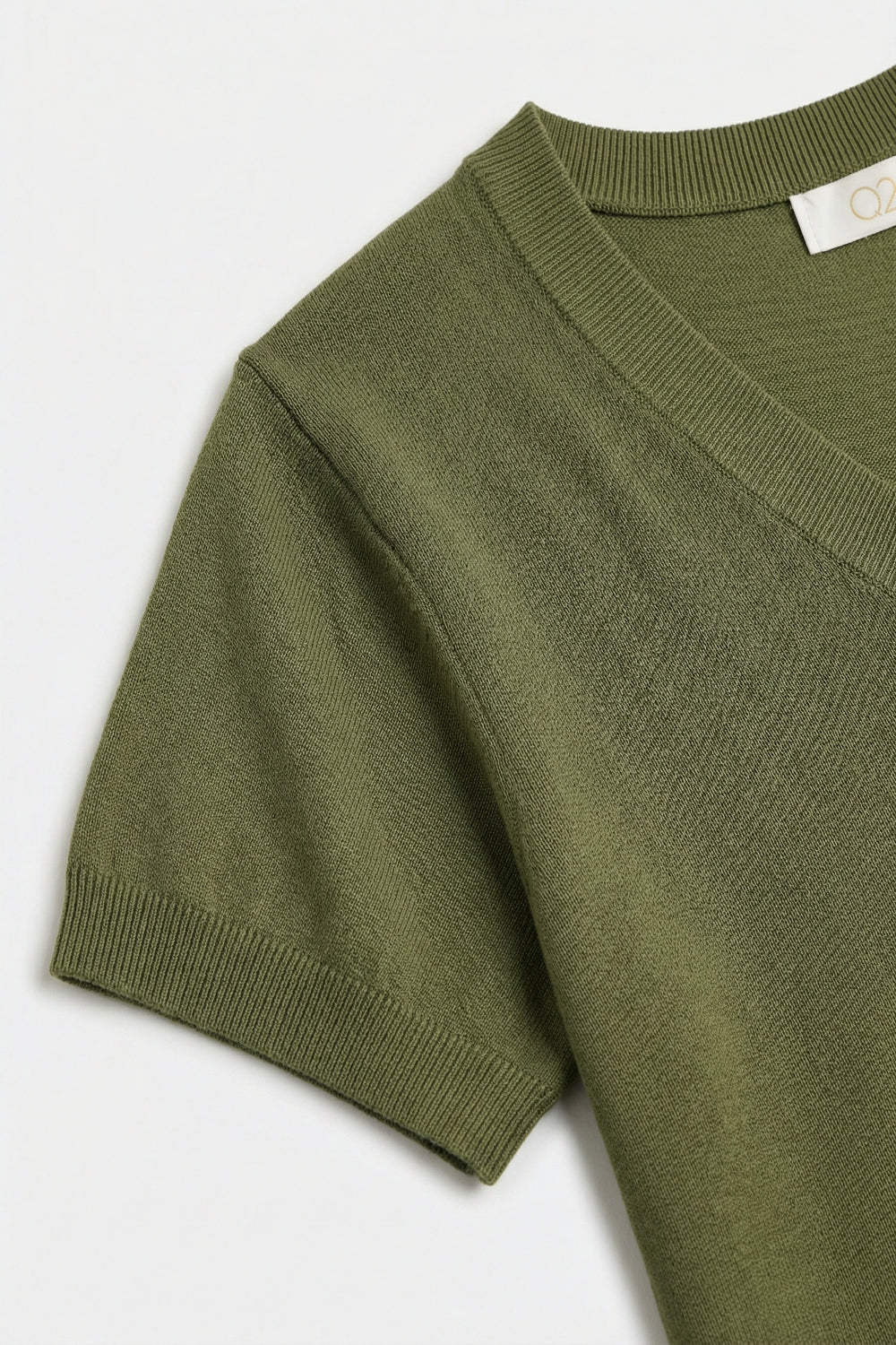 V-Neck fine Knit sweater in khaki color