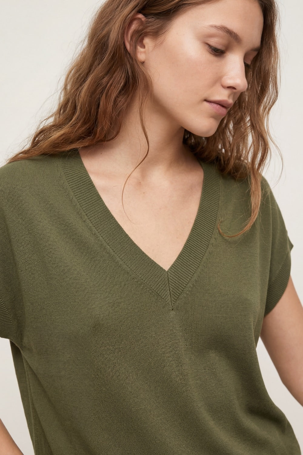 V-Neck fine Knit sweater in khaki color