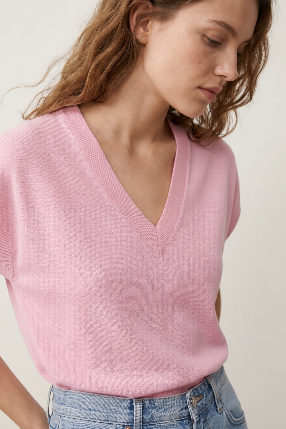 V-Neck fine Knit sweater with Ribbed Hem in pink color
