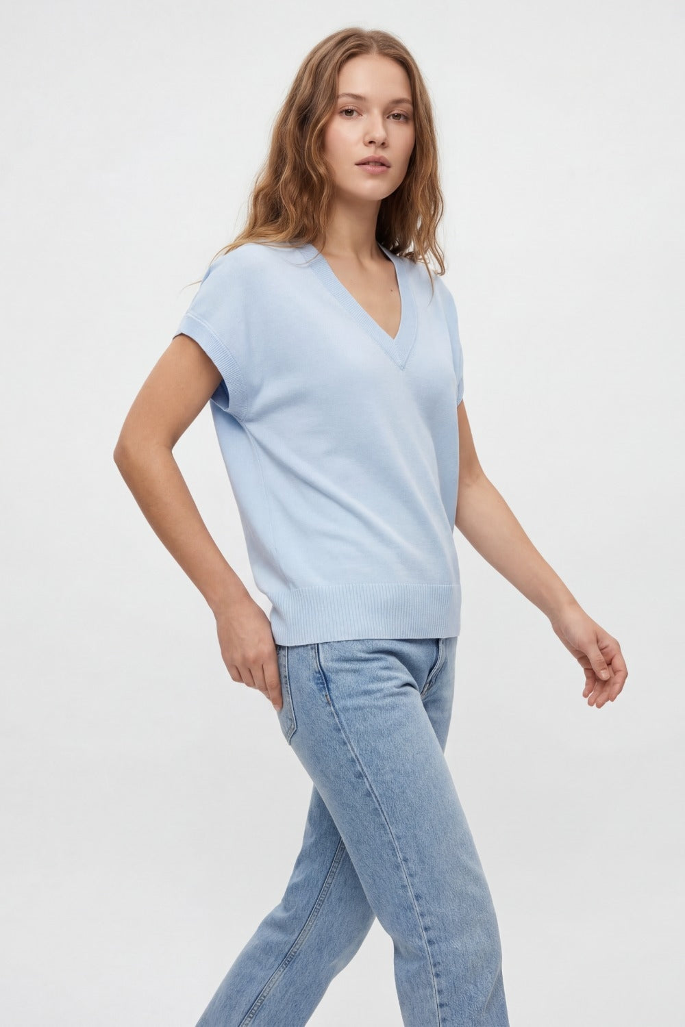 V-Neck Relaxed fine Knit sweater in light blue
