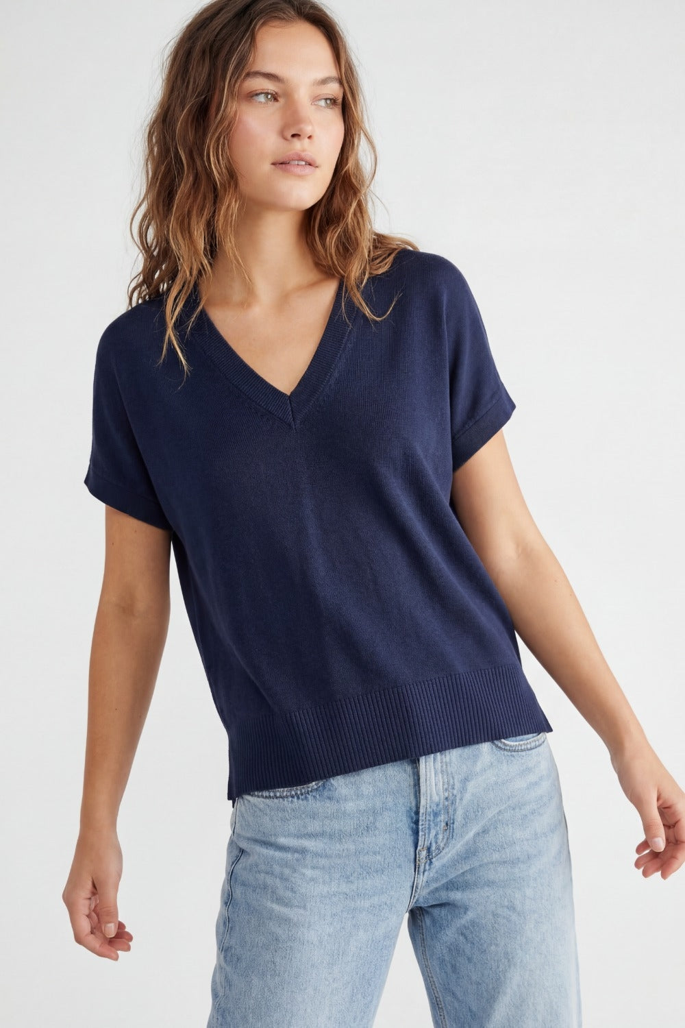 V-Neck Short Sleeve fine knit Sweater in navy