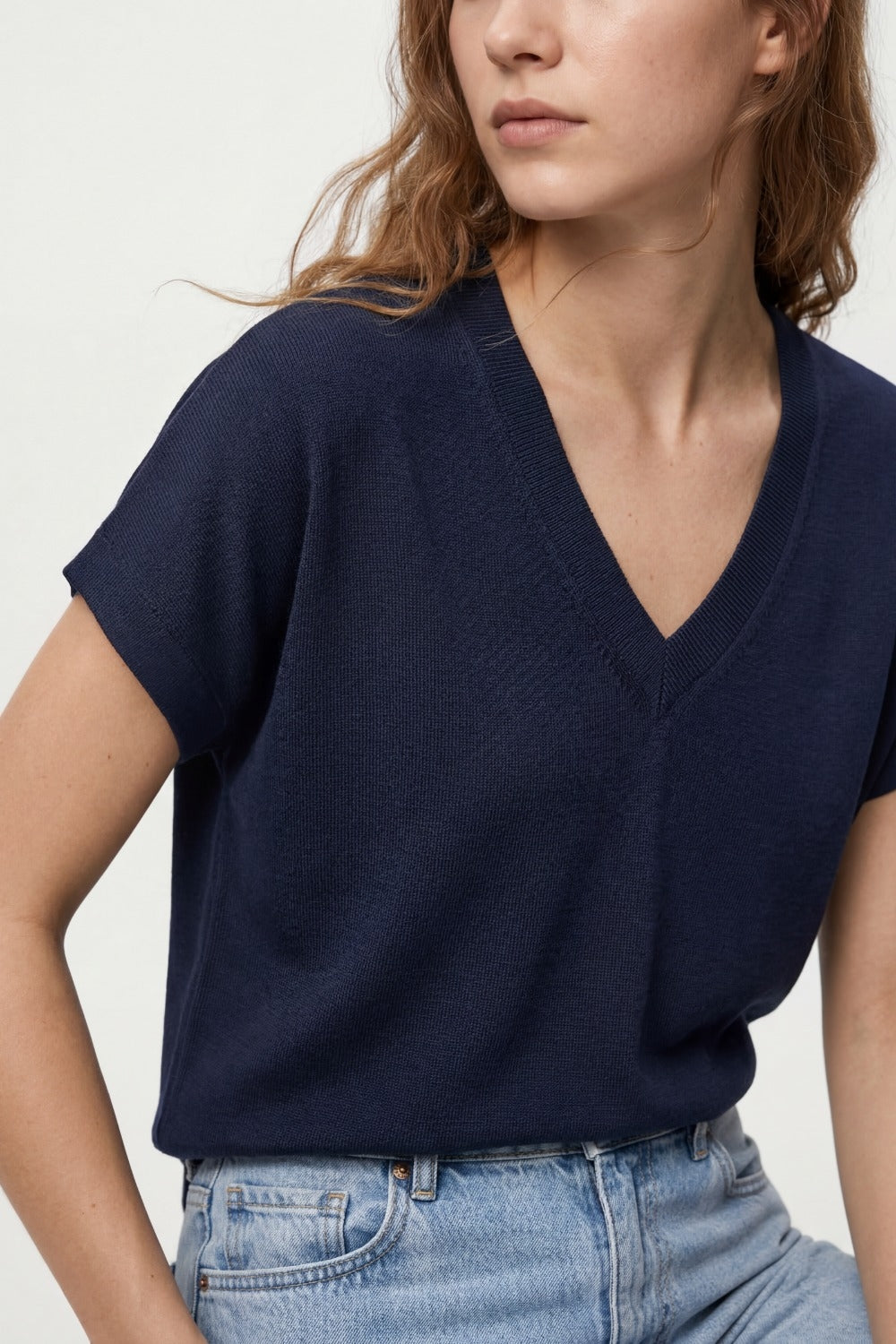 V-Neck Short Sleeve fine knit Sweater in navy