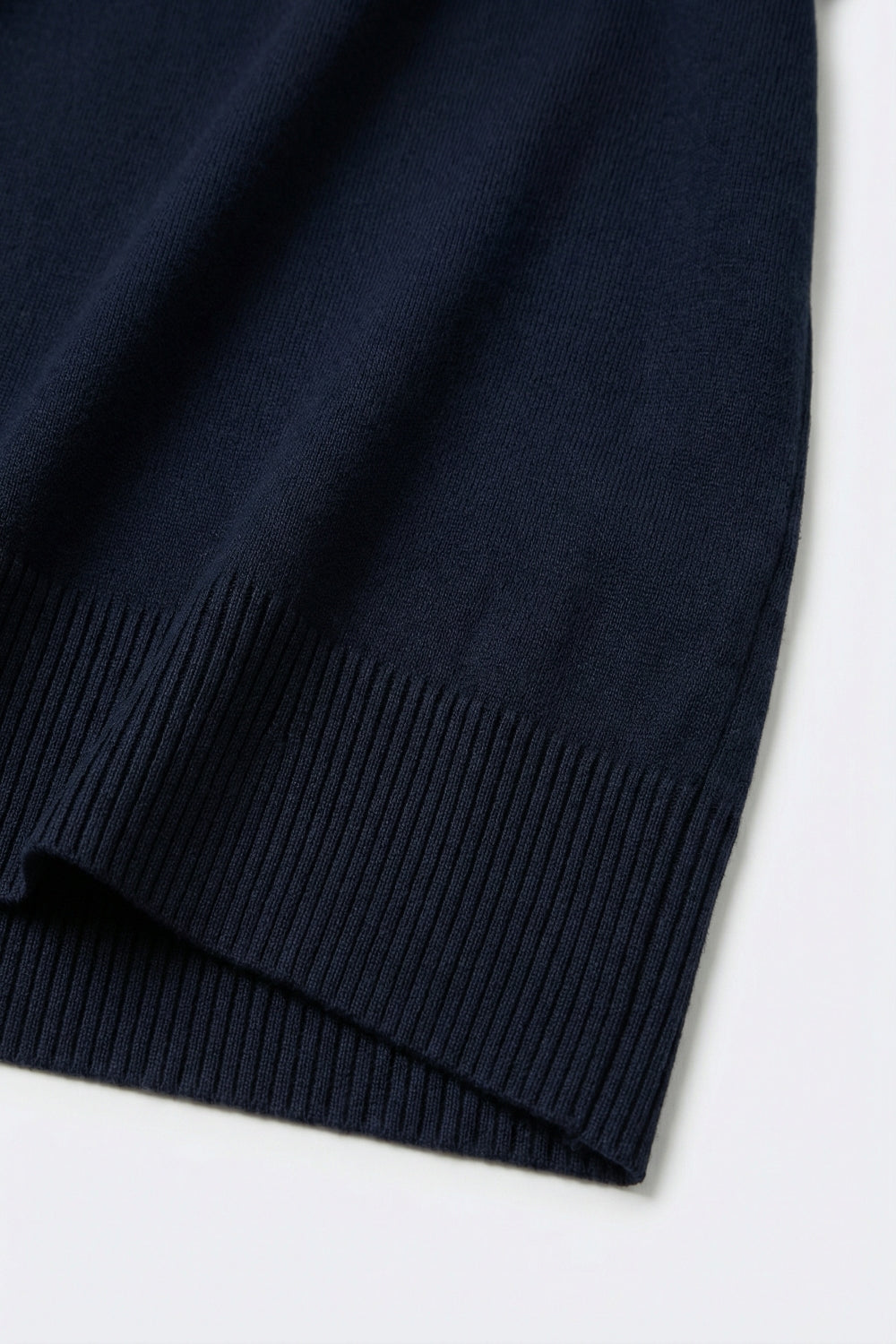V-Neck Short Sleeve fine knit Sweater in navy