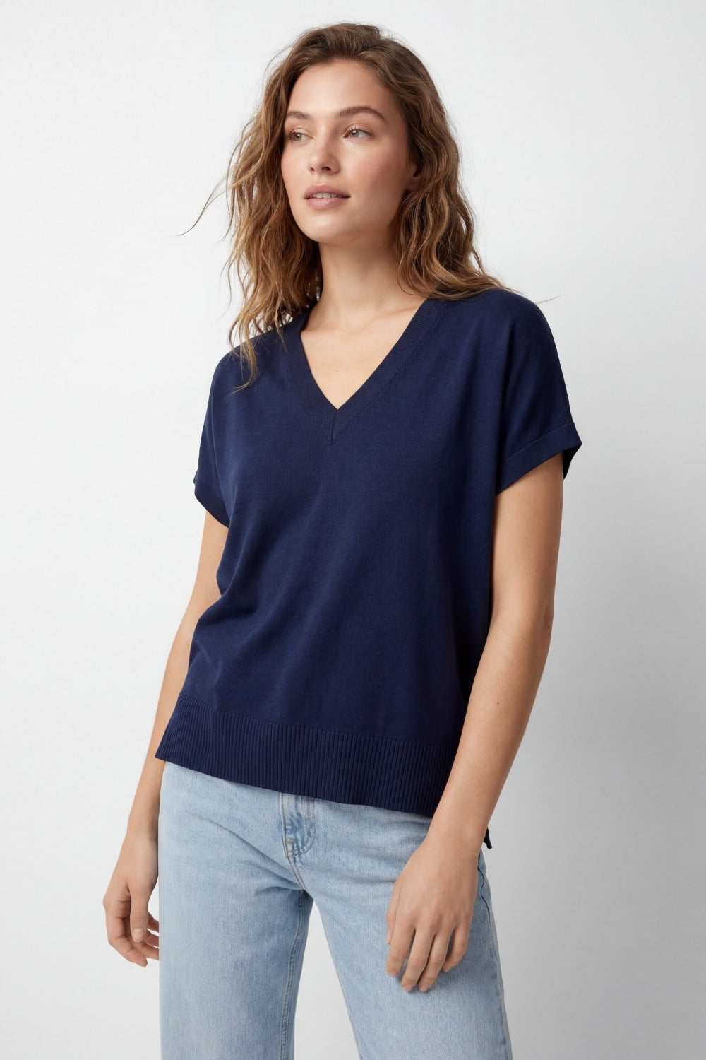 V-Neck Short Sleeve fine knit Sweater in navy