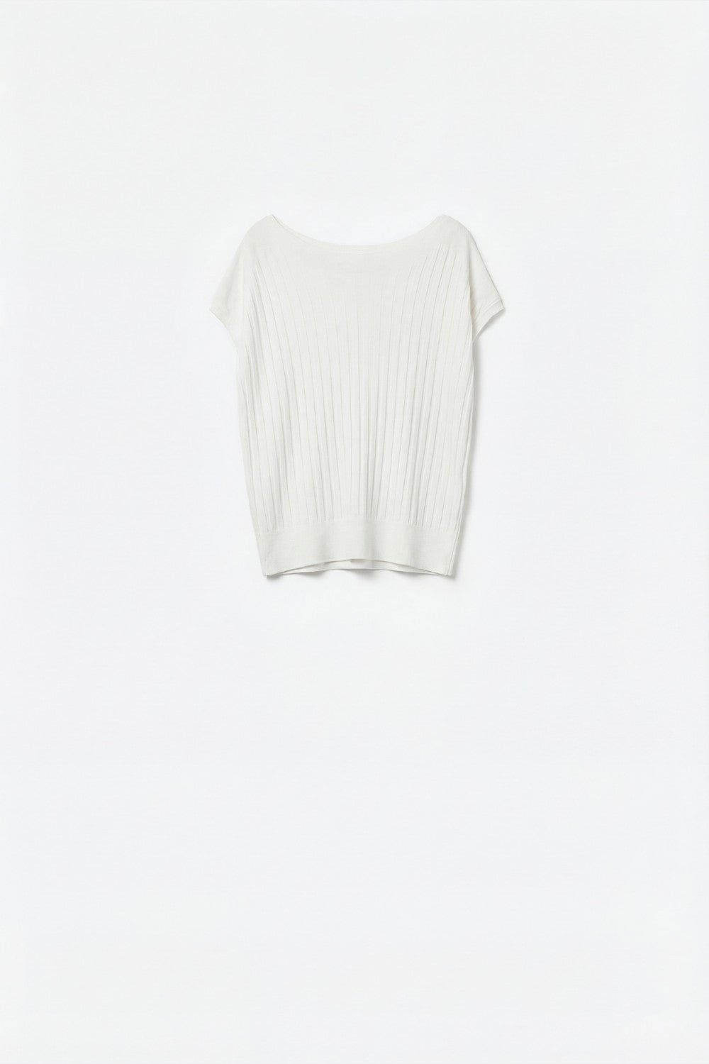 Q2 White fine Rib knitted Sweater with boat neck
