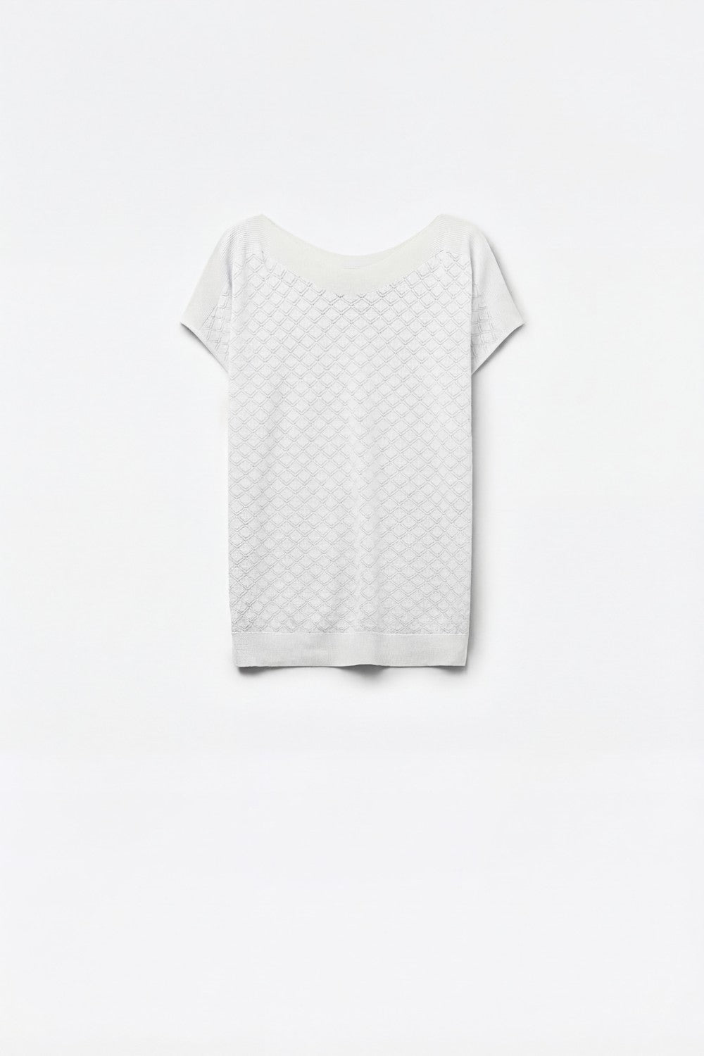 Q2 White Textured Knit Sweater with Diamond Pattern