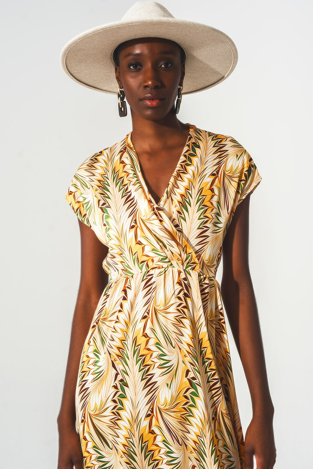 Wrap dress with short sleeves in retro abstract print
