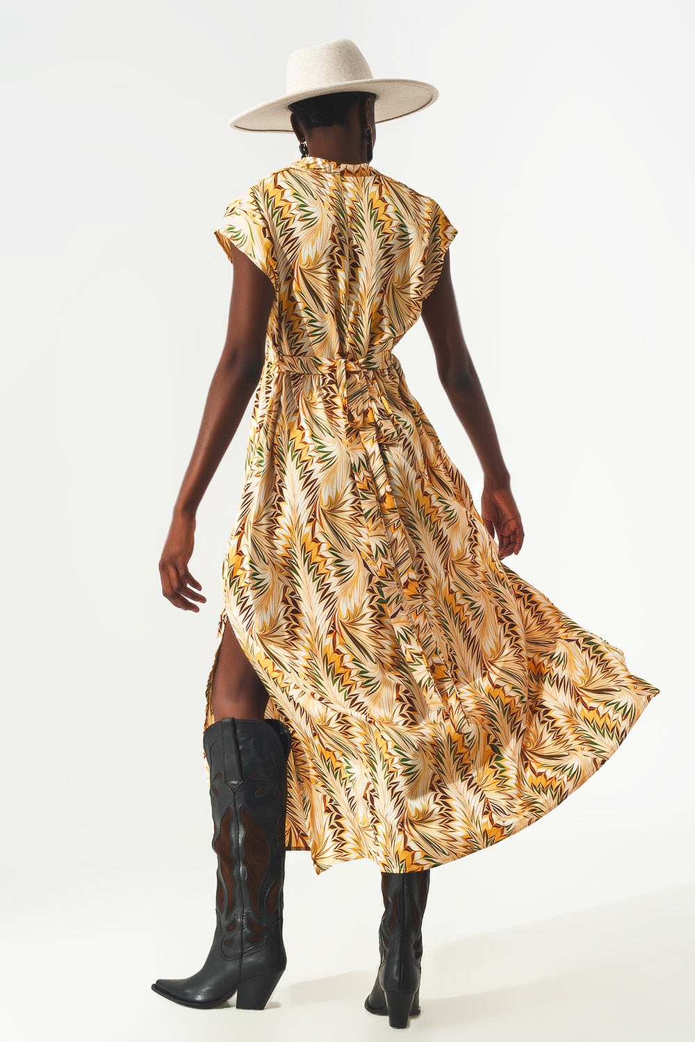Wrap dress with short sleeves in retro abstract print