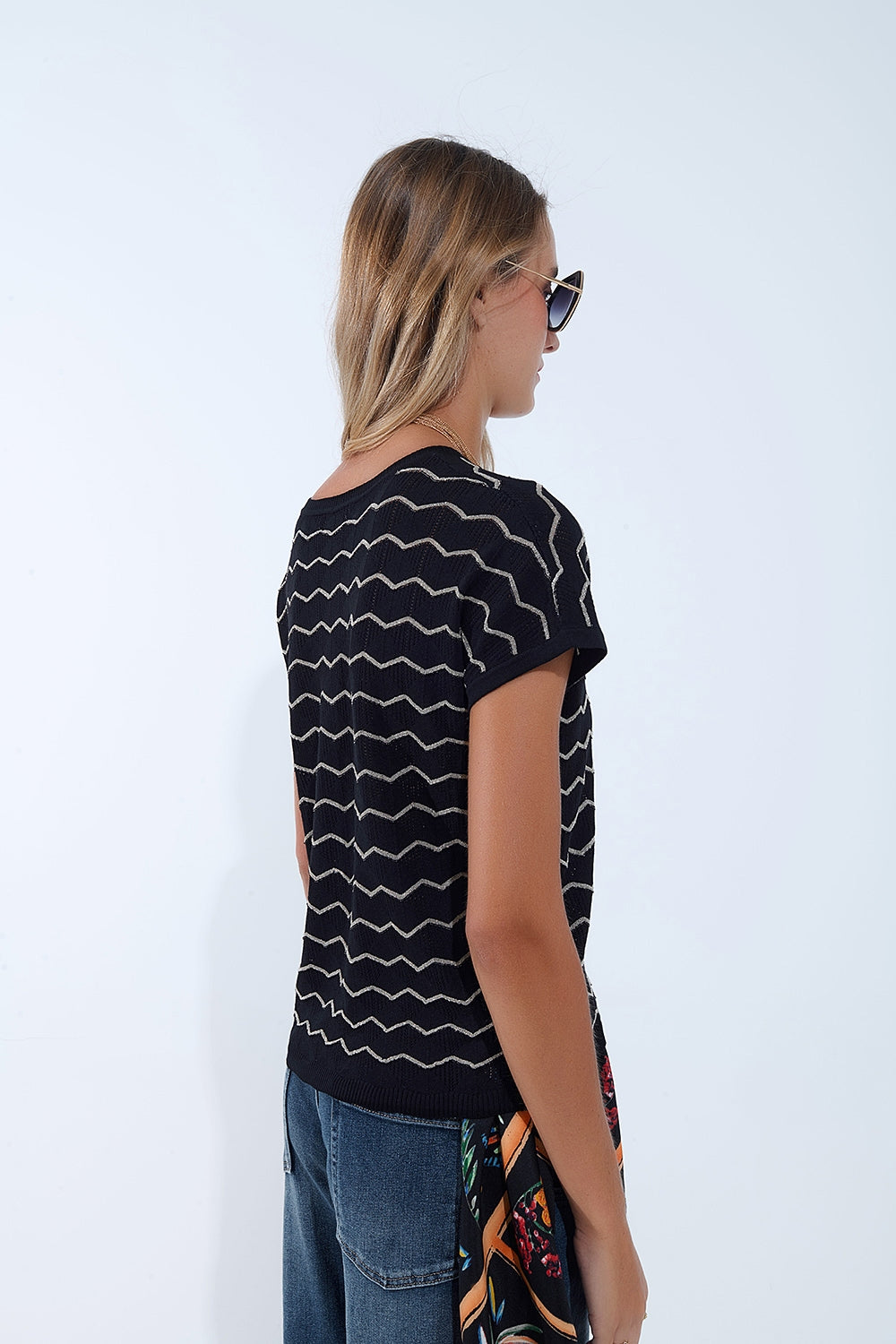 Zigzag V-Neck Knit sweater with dropped sleeves in black